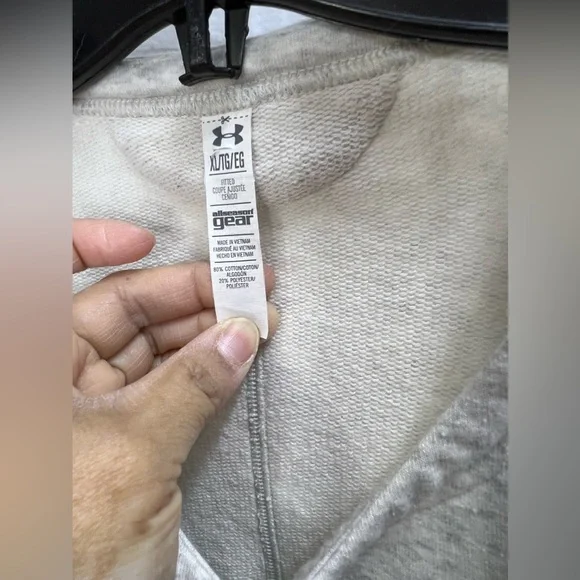 Under Armor Light Jacket - Picture 2 of 9